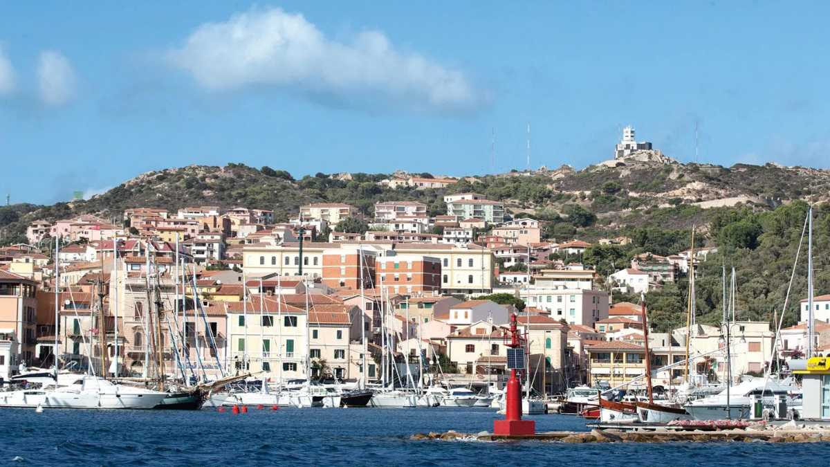 Dove noleggiare una barca a La Maddalena: opzioni e consigli